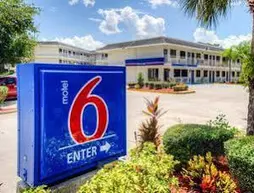 Motel 6 Bradenton | Florida - Sarasota (ve civarı) - Bradenton