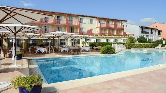 Hotel Giraglia | Provence - Alpes - Cote d'Azur - Var - Sainte-Maxime - Saint-Tropez (ve civarı) - Grimaud - Grimaud Limanı