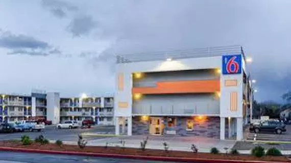 Motel 6 Denver Central - Federal Boulevard | Kolorado - Denver (ve civarı) - Denver - Regis