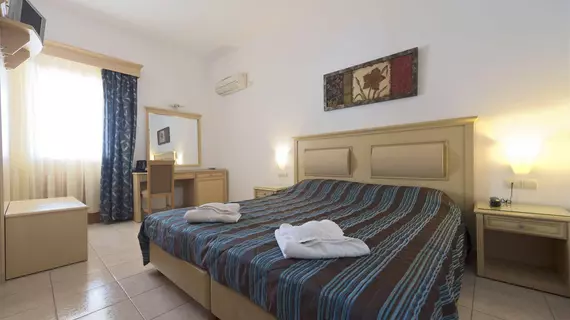 Continental Hotel | Ege Adaları - Kilimli (Kelemez) - Massouri