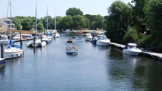 Riverside Park | Dorset (kontluk) - Christchurch