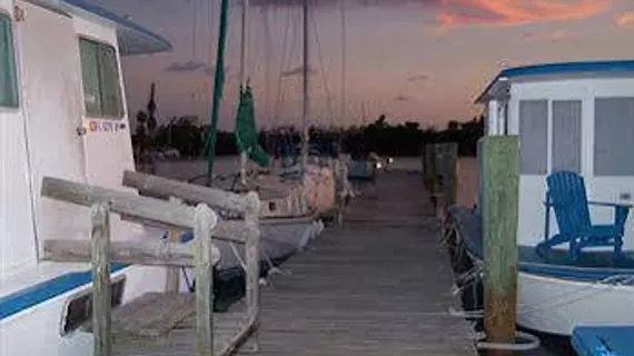 Floating Sea Cove Resort and Marina | Florida - Marathon