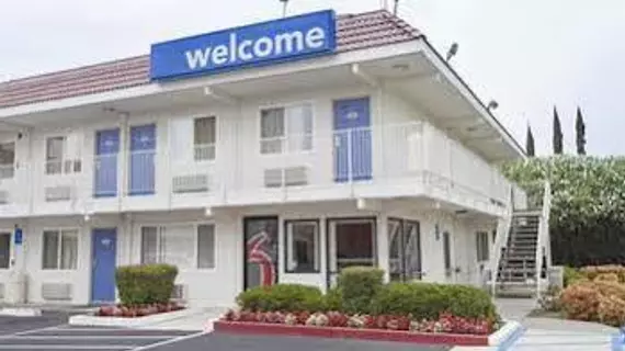 Motel 6 Sacramento - Rancho Cordova East | Kaliforniya - Sacramento (ve civarı) - Rancho Cordova