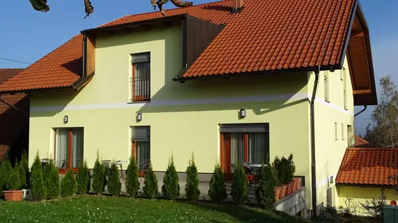 Guesthouse Mesec Zaplana | Logatec - Vrhnika