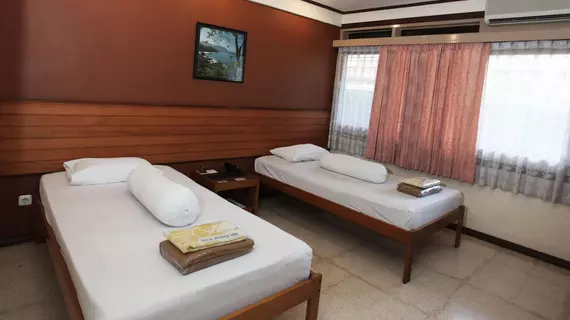 Pondok Asri Family Guest House | Doğu Cava - Surabaya - Gubeng