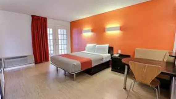 Motel 6 Dallas - Addison | Teksas - Dallas (ve civarı) - Dallas - Addison - Galleria