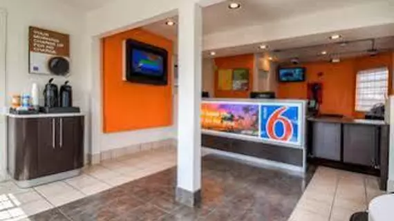 Motel 6 Escondido | Kaliforniya - San Diego County - Escondido