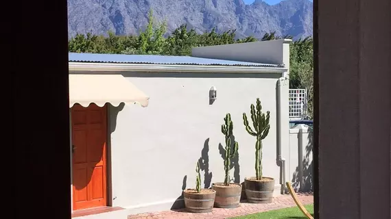 Calais Guest House | Western Cape (il) - West Coast DC - Drakenstein - Cape Town (ve civarı) - Franschhoek