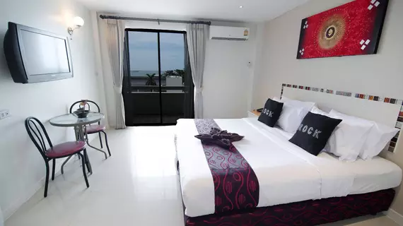 Natural Beach Baan-Sila Hotel | Chonburi (vilayet) - Pattaya (ve civarı) - Pattaya - Pattaya Körfezi