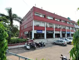 Hotel Solitaire Chandigarh | Pencap - Chandigarh (ve civarı) - Kālka