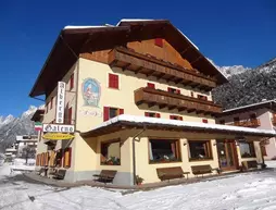 Albergo Ristorante Cacciatori | Veneto - Belluno (vilayet) - Auronzo di Cadore