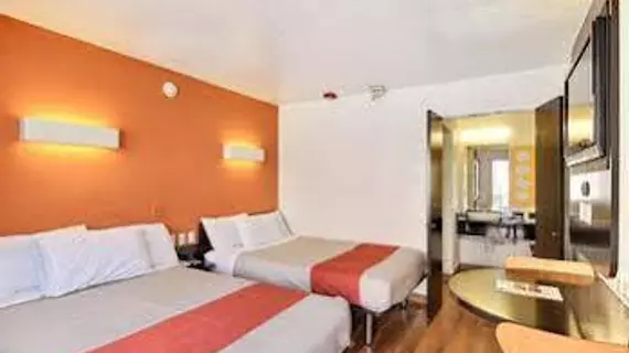 Motel 6 Santa Barbara-State | Kaliforniya - Santa Barbara (ve civarı) - Santa Barbara