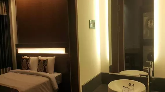 Clover Suites Royal Lake Yangon | Yangon - Bahan