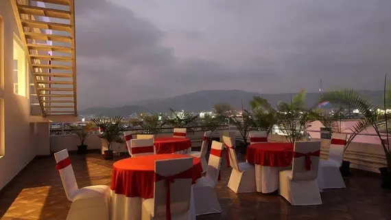 Rockdale Clarks Inn Suites | Andra Pradeş - Visakhapatnam (ve civarı) - Visakhapatnam