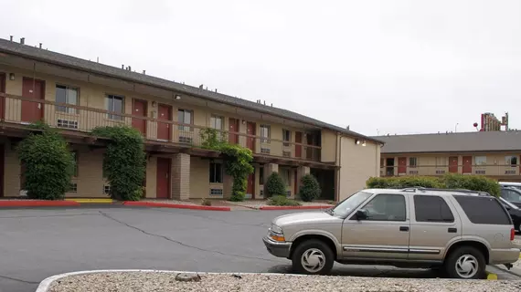 Americas Best Value Inn Midtown Albuquerque | New Mexico - Albuquerque (ve civarı) - Albuquerque - Albuquerque Merkezi