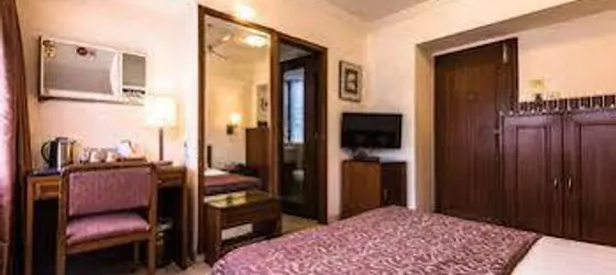 Royal Inn | Maharaştra - Raigad - Bombay (ve civarı) - Bombay - Malad - Batı Banliyöleri