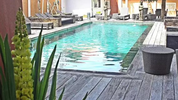 Mirah Hostel | Bali - Kuta - Legian Kent Merkezi