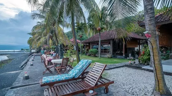 Temple Cafe & Seaside Cottages | Bali - Karangasem - Manggis