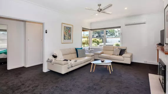 Lake Wendouree Apartments on Grove St | Victoria - Ballarat - Lake Wendouree