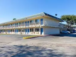 Motel 6 Conroe | Teksas - Conroe (ve civarı) - Conroe