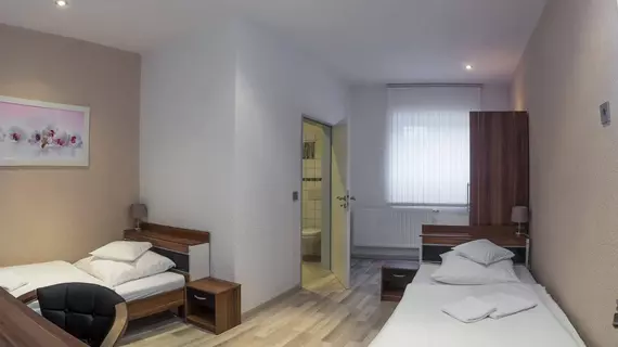 Pension Donau Grill | Aşağı Saksonya - Hannover (ve civarı) - Hannover - Döhren-Wülfel