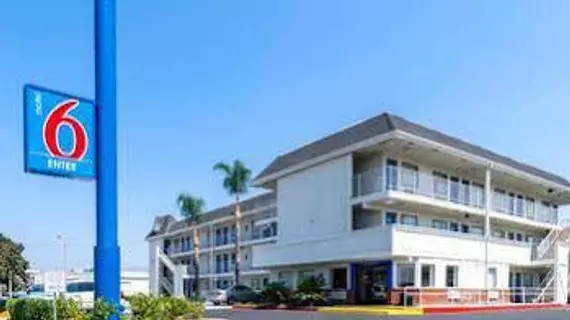 Motel 6 Anaheim - Fullerton East | Kaliforniya - Orange County - Anaheim