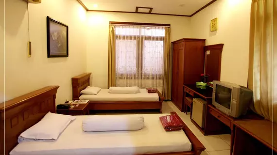 Pondok Asri Family Guest House | Doğu Cava - Surabaya - Gubeng