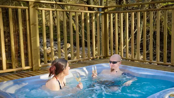 RiverBeds Lodges with Hot Tubs | İskoçya - Scottish Highlands - Ballachulish