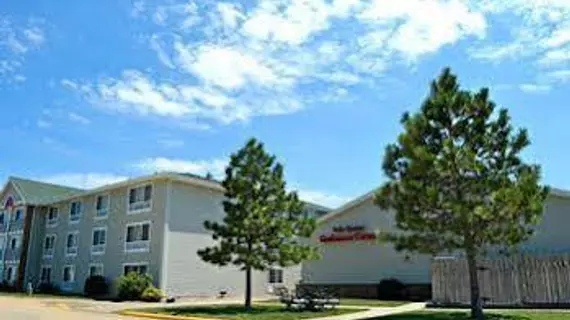 Fossil Creek Hotel & Suites | Kansas - Hays (ve civarı) - Russell