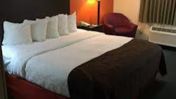 AmericInn and Suites Salina | Kansas - Salina (ve civarı) - Salina