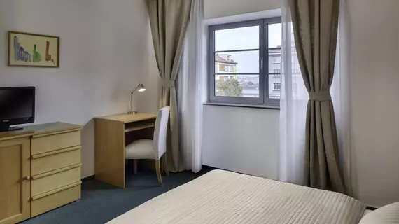 Hotel Oya | Prag - Městská čast Praha 4 (en büyük Prag ilçesi) - Podoli