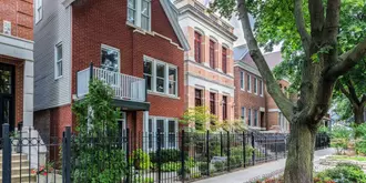 Chicago Guest House on Henderson Street