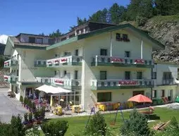 Alpinresort Hotel Reschnerhof | Trentino-Alto Adige - Güney Tirol (il) - Curon Venosta