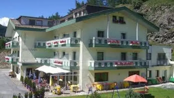 Alpinresort Hotel Reschnerhof | Trentino-Alto Adige - Güney Tirol (il) - Curon Venosta