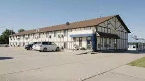 Knights Inn McPherson | Kansas - Salina (ve civarı) - McPherson