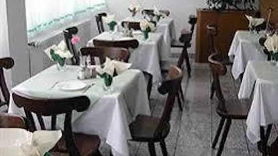 Hotel Rossija | Hessen - Frankfurt (ve civarı) - Frankfurt - Bahnhofsviertel