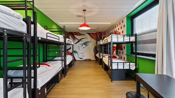 Hostelle Caters to Women | Kuzey Hollanda - Amsterdam - Bijlmermeer - Zuidoost