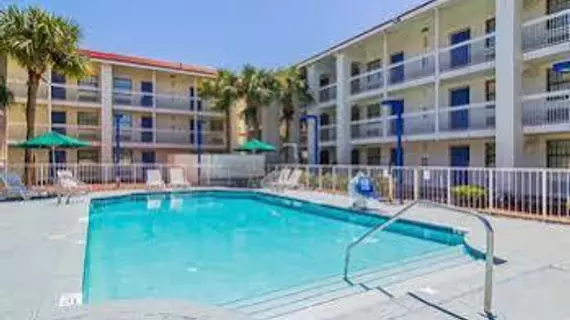 Motel 6 Jacksonville FL Airport Area - South | Florida - Jacksonville (ve civarı) - Jacksonville