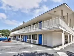 Motel 6 Monterey North Fremont Street | Kaliforniya - Monterey (ve civarı) - Monterey