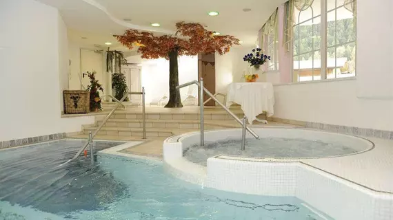 Hotel Alpenjuwel | Trentino-Alto Adige - Güney Tirol (il) - Curon Venosta