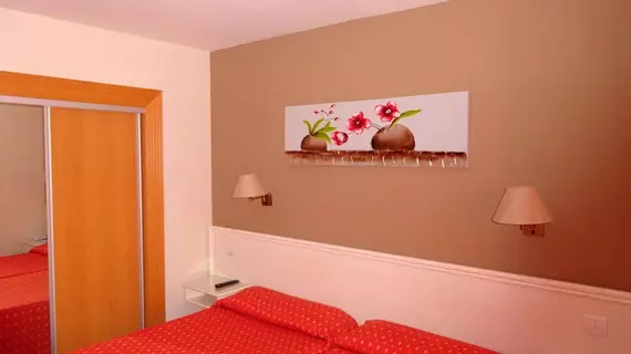 Princesa Playa Hotel Apartamentos | Andalucia - Malaga İli - Marbella - Marbella Seafront Promenade - Marbella Kent Merkezi