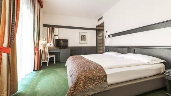 Parc Hotel Flora | Trentino-Alto Adige - Trento İli - Riva del Garda