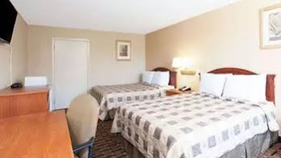 Travelodge Inn & Suites | Tennessee - Gatlinburg - Pigeon Forge (ve civarı) - Pigeon Forge