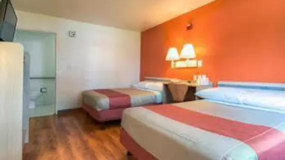 Motel 6 Escondido | Kaliforniya - San Diego County - Escondido