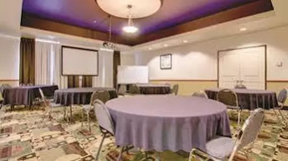 La Quinta Inn & Suites - Denver Gateway Park | Kolorado - Denver (ve civarı) - Denver - Montbello