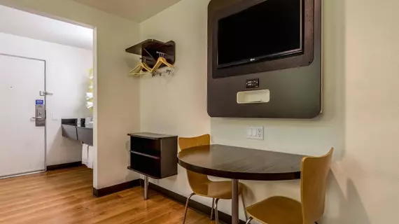 Motel 6 Redlands | Kaliforniya - San Bernardino County - San Bernardino (ve civarı) - Redlands