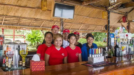 Above Us Only Sky | Koh Kong - Sihanoukville (ve civarı) - Sihanoukville - Mittakpheap