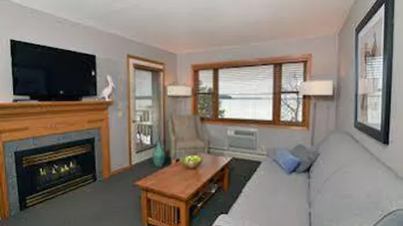 Westwood Shores Waterfront Resort | Wisconsin - Door County - Sturgeon Bay