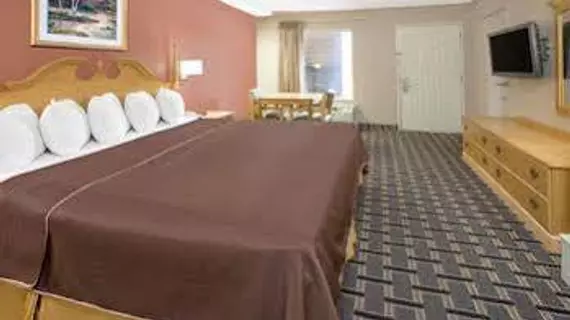 DAYS INN AND SUITES PINE BLUFF | Arkansas - Pine Bluff (ve civarı) - Pine Bluff