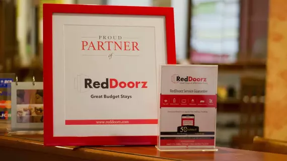 RedDoorz near Gubeng Station | Doğu Cava - Surabaya - Gubeng